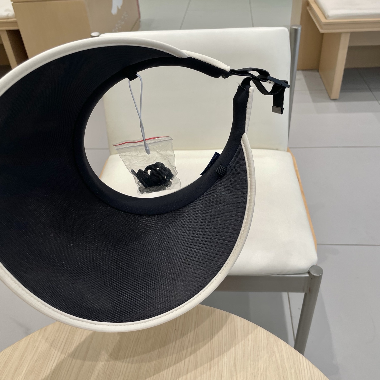  克罗心 遮阳帽🎩
空顶设计，帽型自带时尚✨
休闲时尚风超级百搭，巨防嗮！太爱了💕