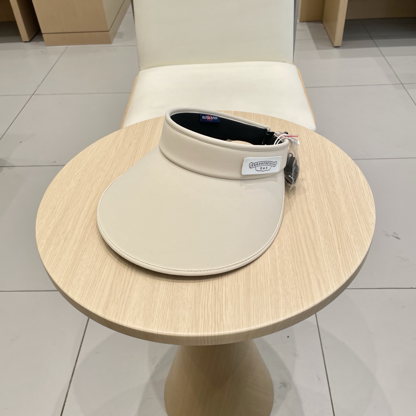  克罗心 遮阳帽🎩
空顶设计，帽型自带时尚✨
休闲时尚风超级百搭，巨防嗮！太爱了💕