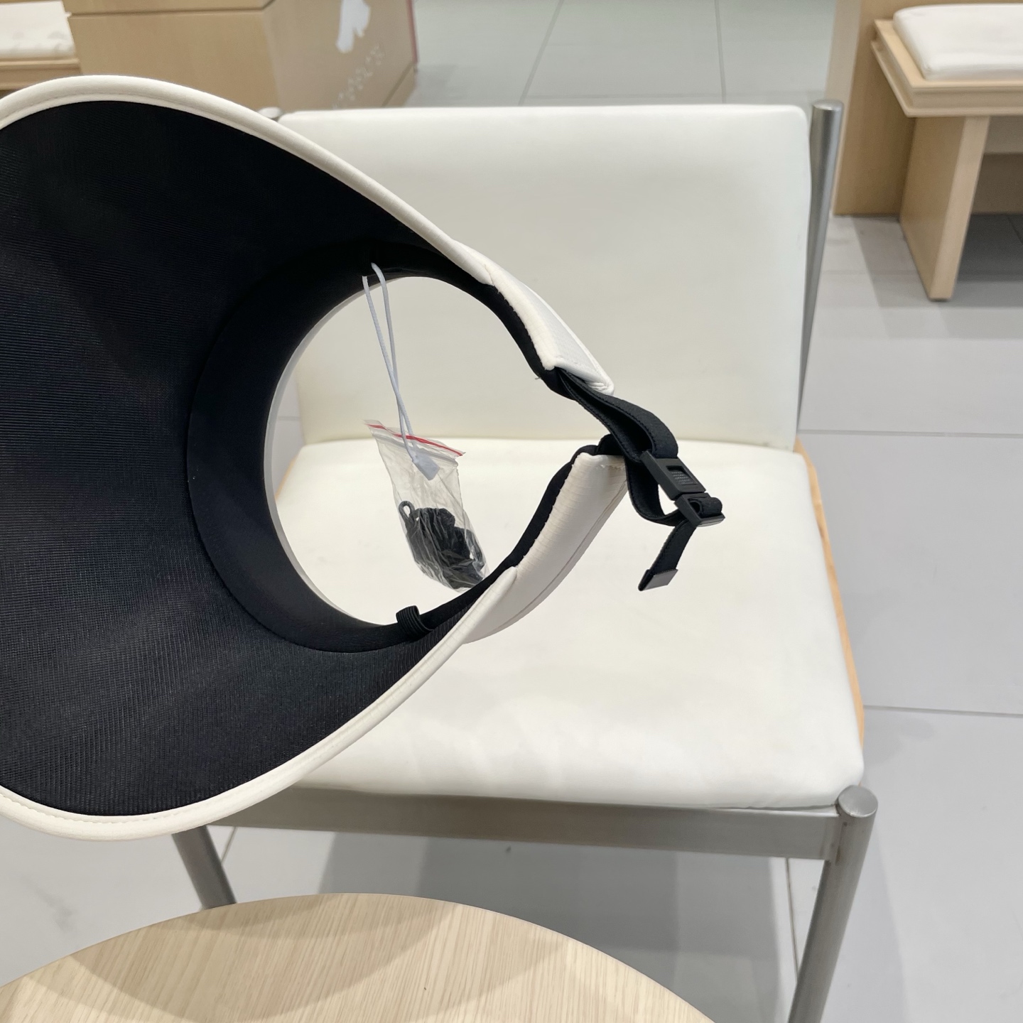  克罗心 遮阳帽🎩
空顶设计，帽型自带时尚✨
休闲时尚风超级百搭，巨防嗮！太爱了💕