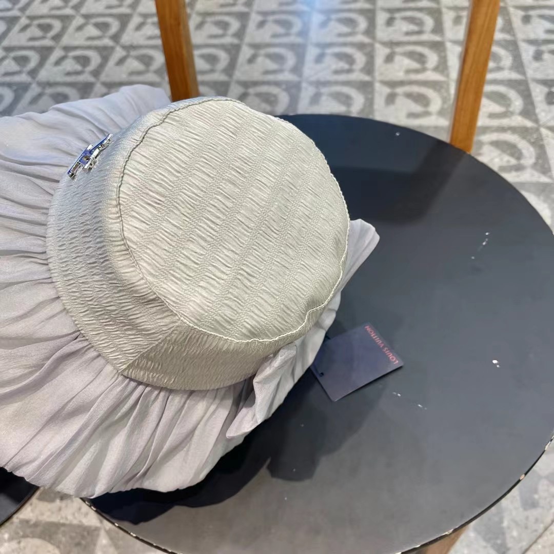  LouisVuitton🧢路易威登新款渔夫帽女夏气质大檐显脸小度假海边沙滩防晒太阳帽