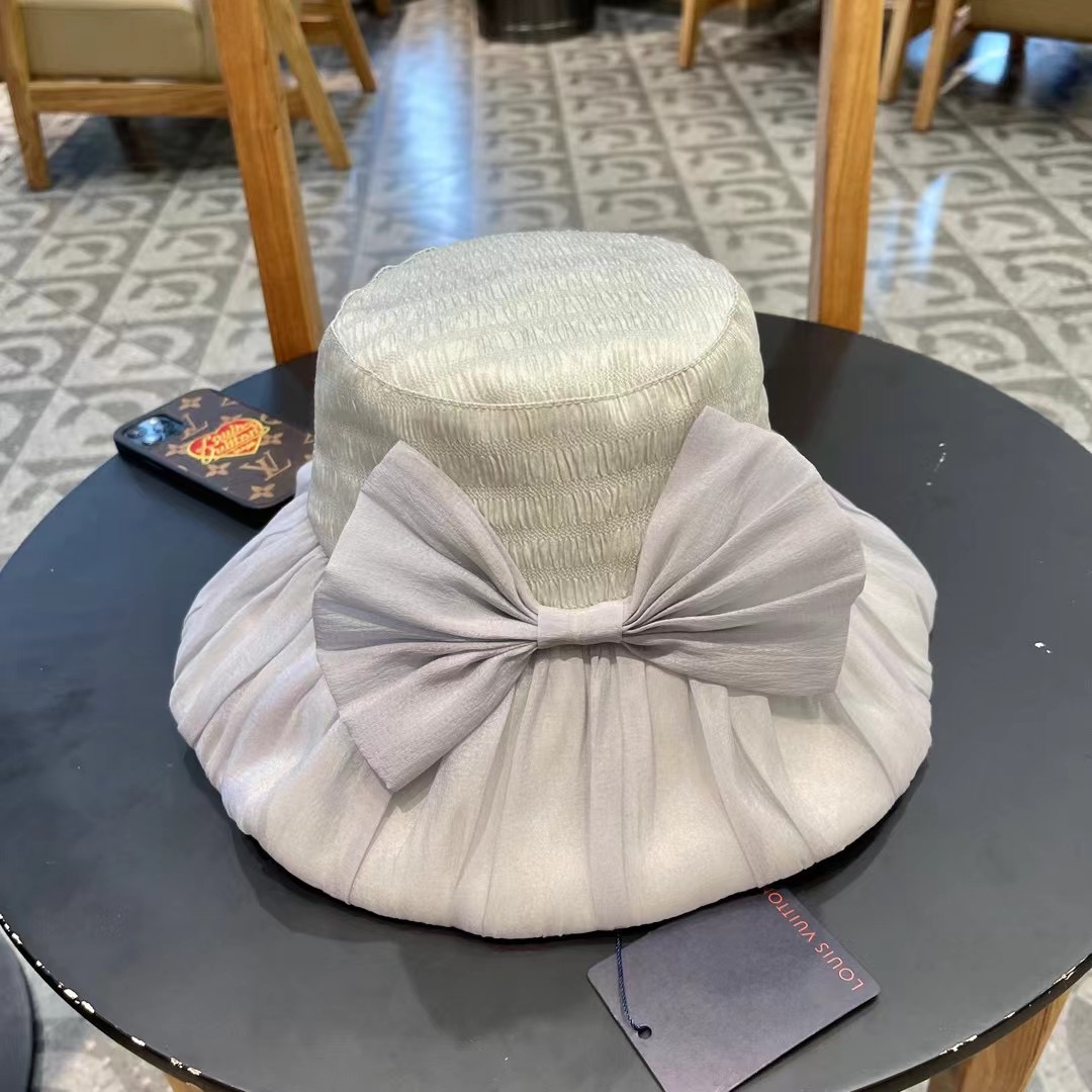  LouisVuitton🧢路易威登新款渔夫帽女夏气质大檐显脸小度假海边沙滩防晒太阳帽