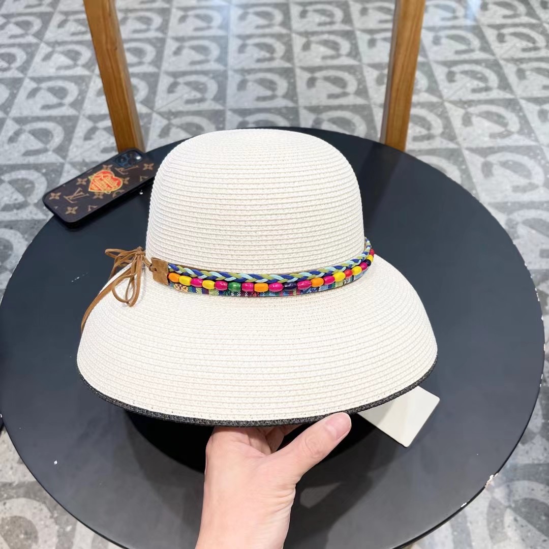 New Weed-Covered Sunglass Caps and Beautiful Hats on the Street Shelf - 图片 3
