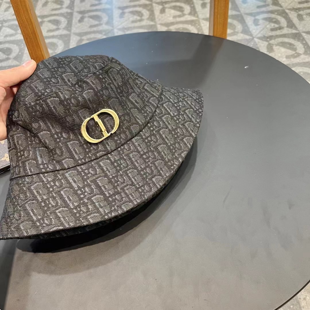Dior(迪奥)新款原单渔夫帽， 精致純也格调很有感觉，很酷很时尚，专柜断货热门，质量超赞