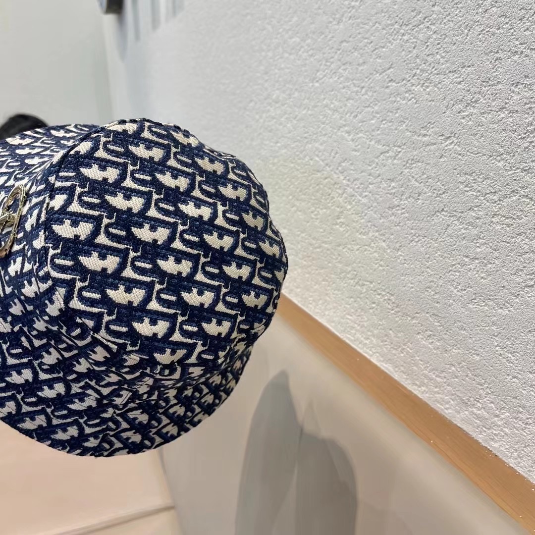 Dior(迪奥)新款原单渔夫帽， 精致純也格调很有感觉，很酷很时尚，专柜断货热门，质量超赞