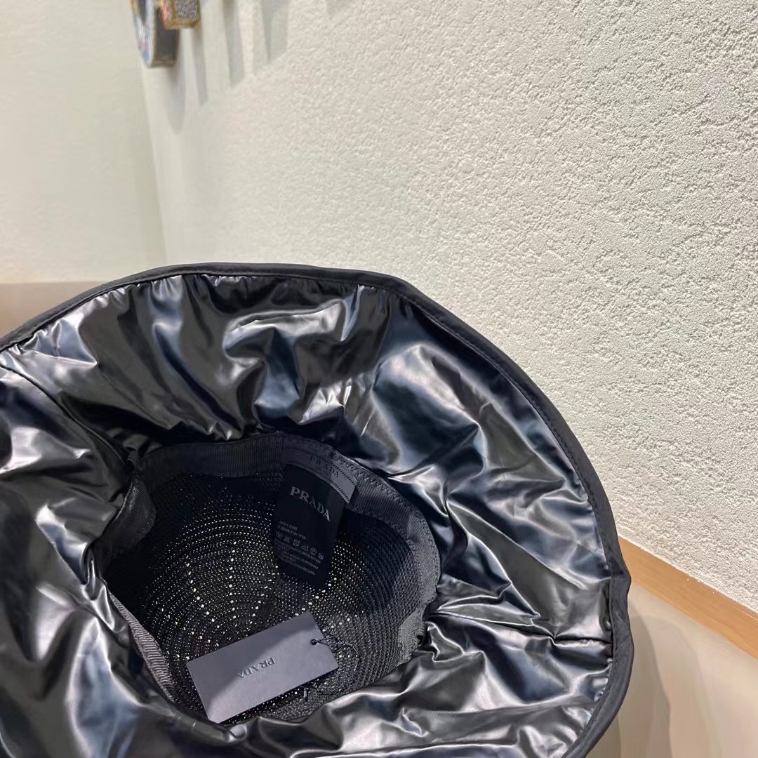 PRADA普拉达2025春款渔夫帽，遮阳防晒帽，出街必备