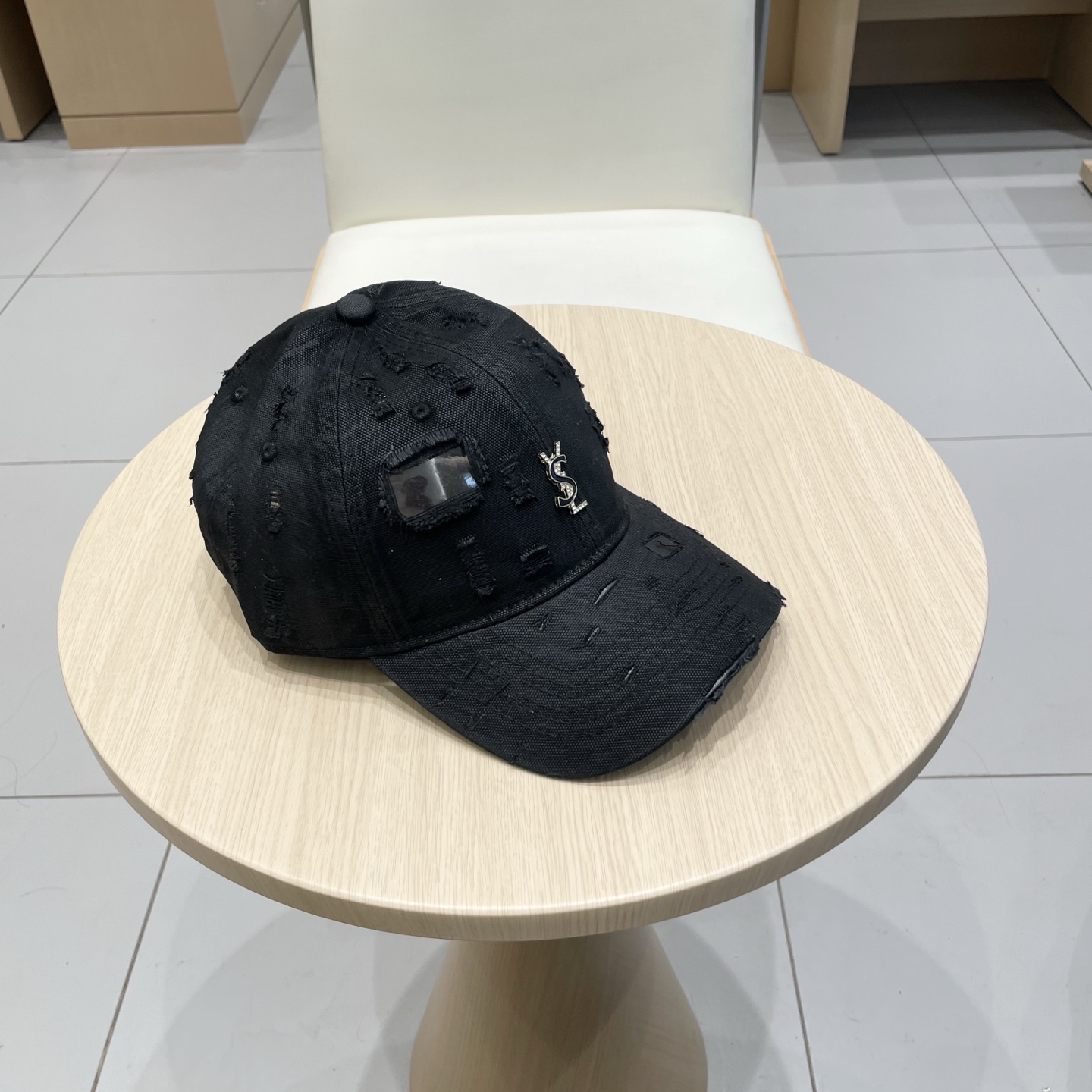 YSL Saint Roland Cap: Cowboy Style with Letter Embroidery, Korean Influence - 图片 3