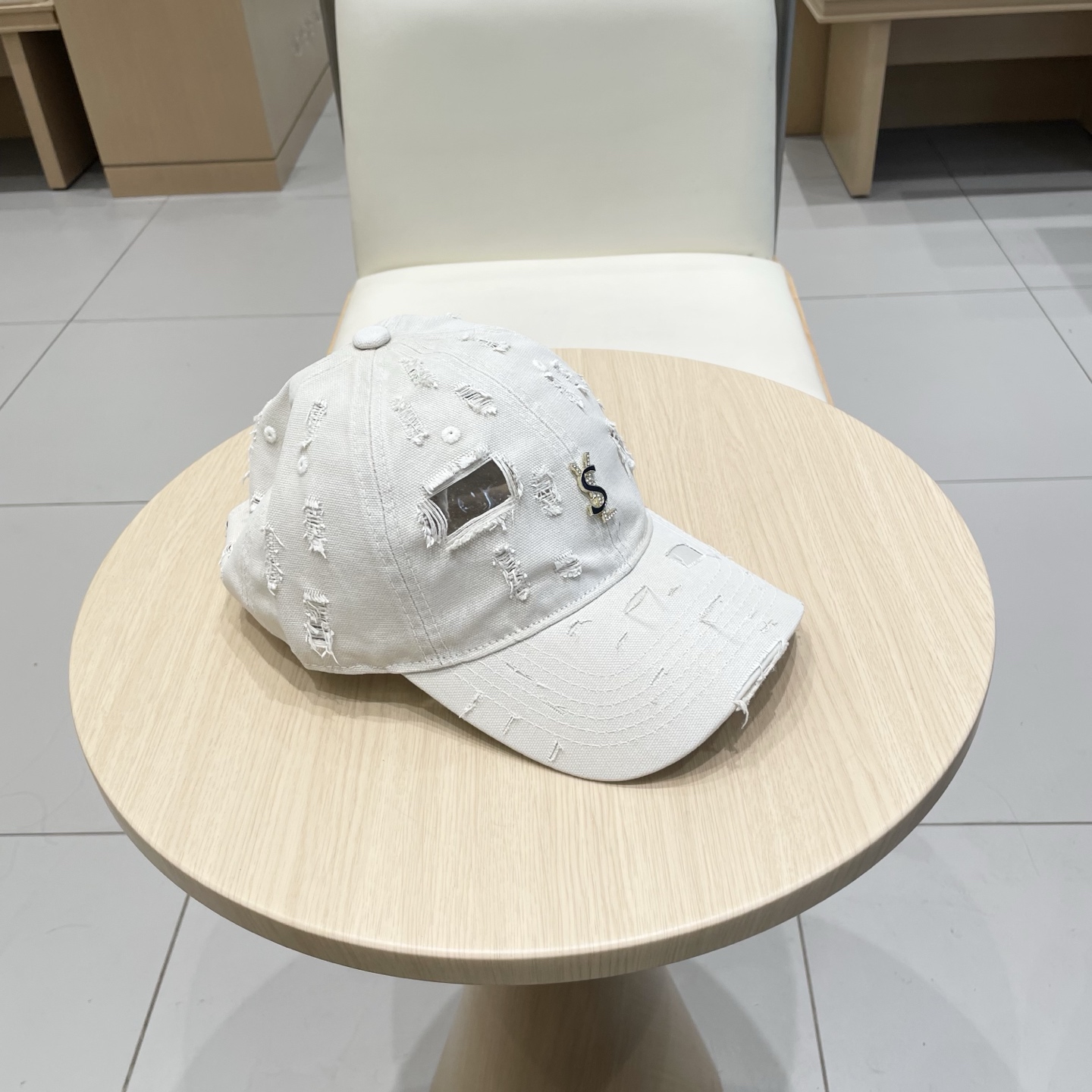 YSL Saint Roland Leisure Cap with Korean Wind Embroidery - 图片 3