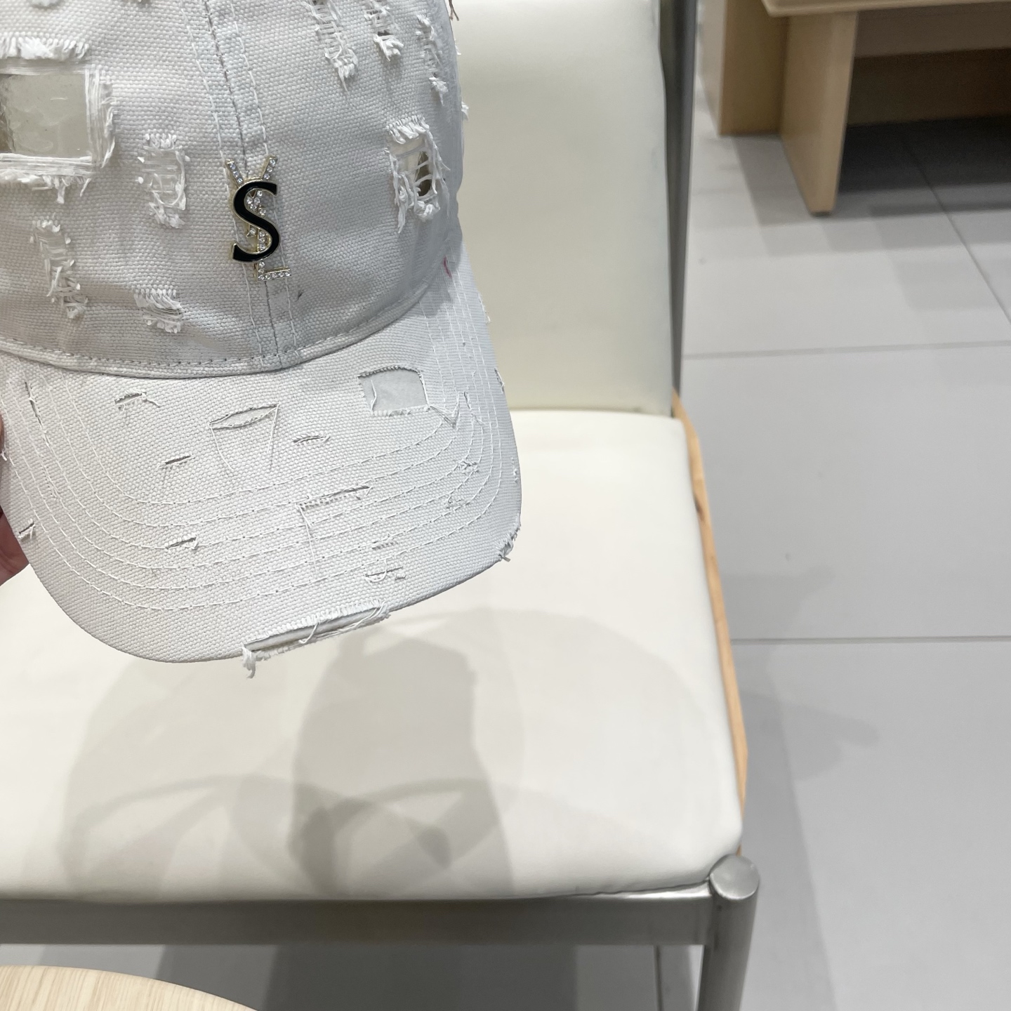 YSL Saint Roland Leisure Cap with Korean Wind Embroidery - 图片 4