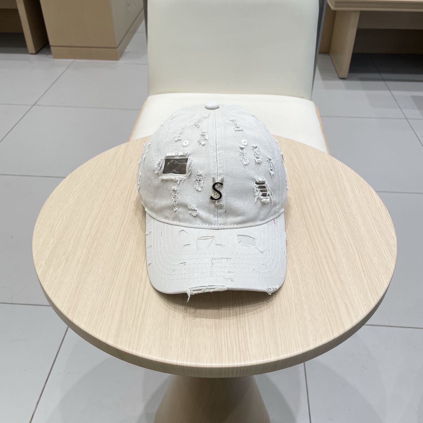 YSL Saint Roland Leisure Cap with Korean Wind Embroidery - 图片 1