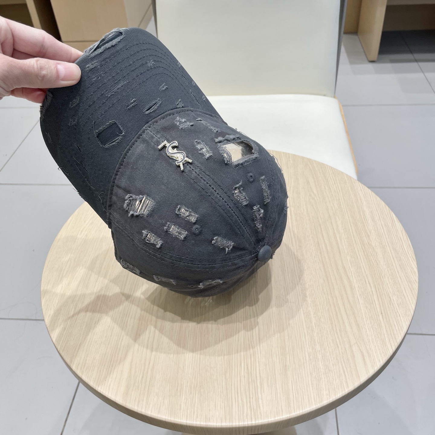 YSL Saint Roland Leisure Cap with Letter Embroidery and Korean Style - 图片 9