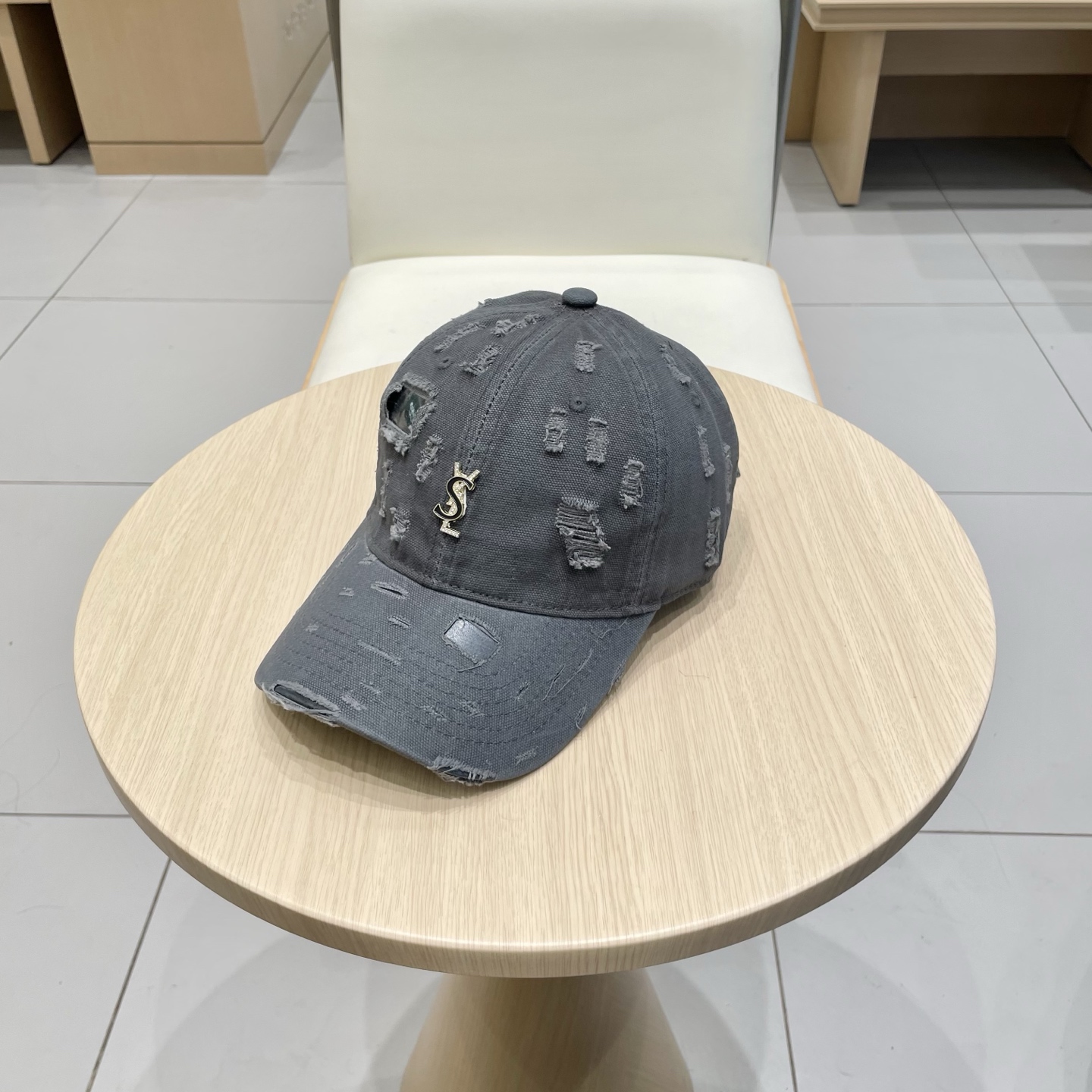 YSL Saint Roland Leisure Cap with Letter Embroidery and Korean Style - 图片 3