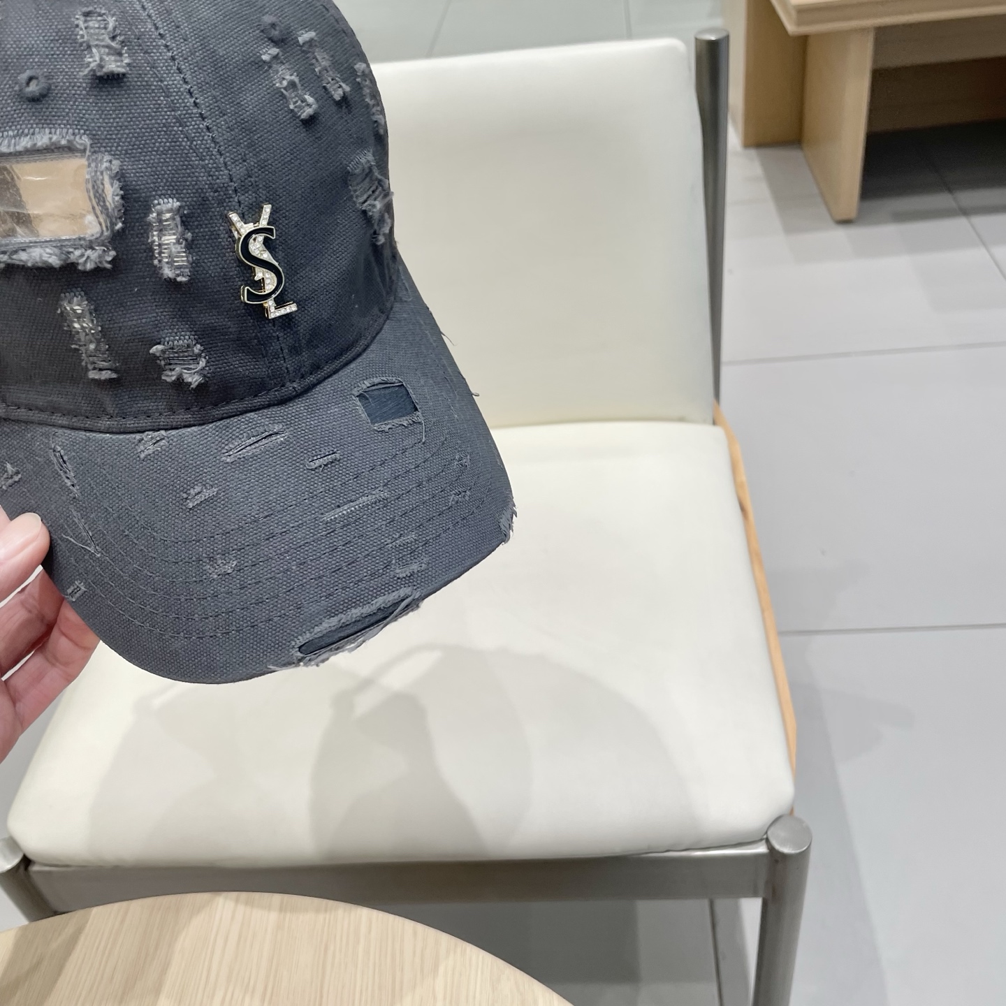 YSL Saint Roland Leisure Cap with Letter Embroidery and Korean Style - 图片 8