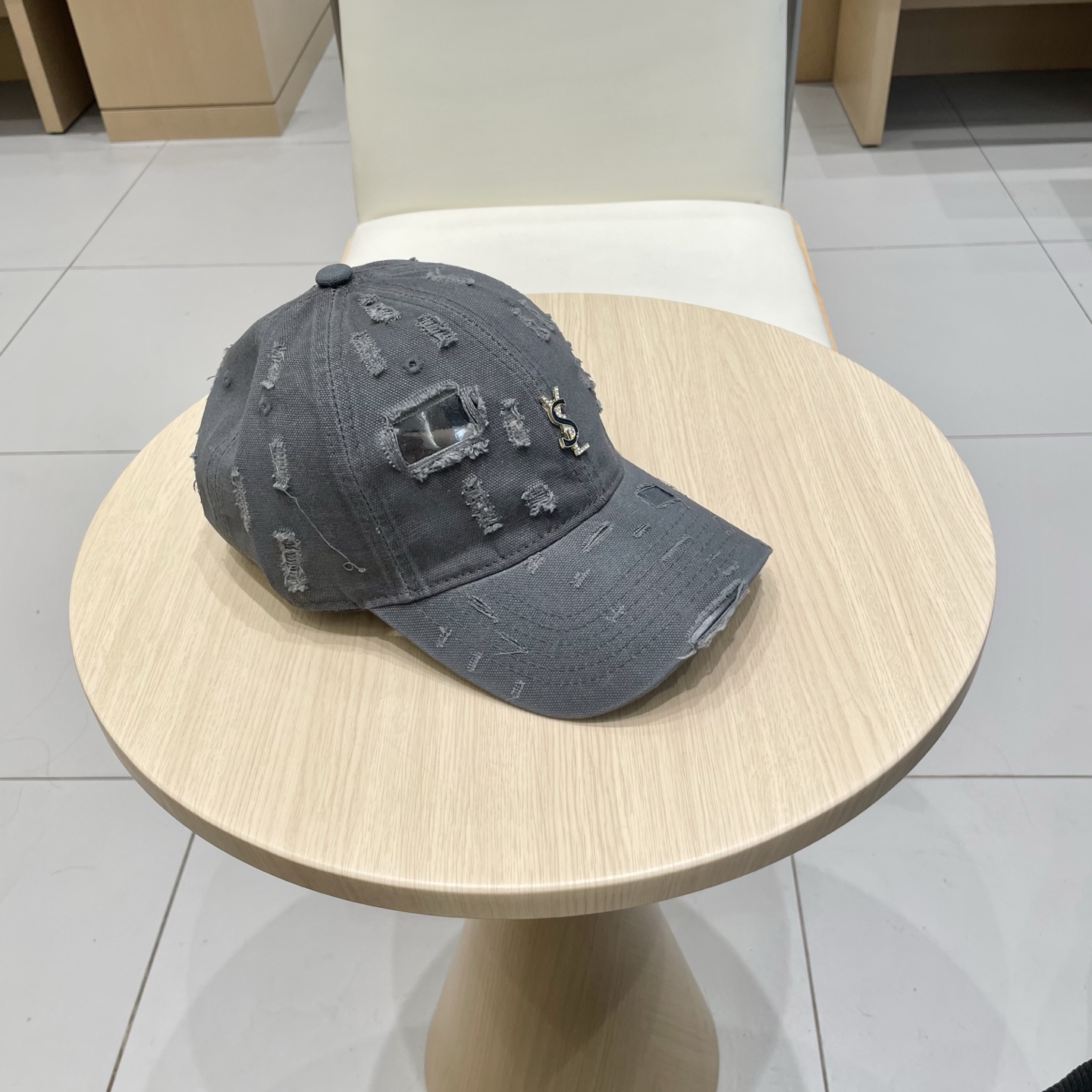YSL Saint Roland Leisure Cap with Letter Embroidery and Korean Style - 图片 4