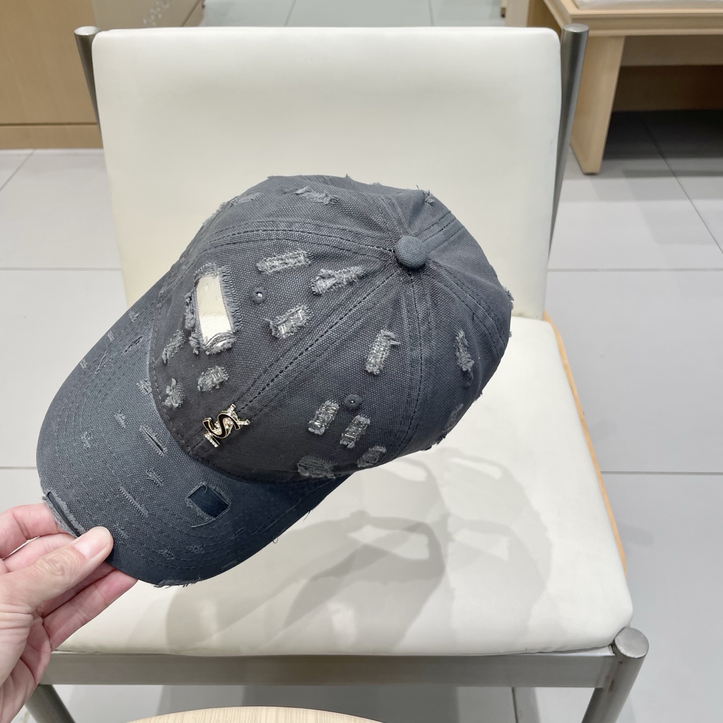 YSL Saint Roland Leisure Cap with Letter Embroidery and Korean Style - 图片 7