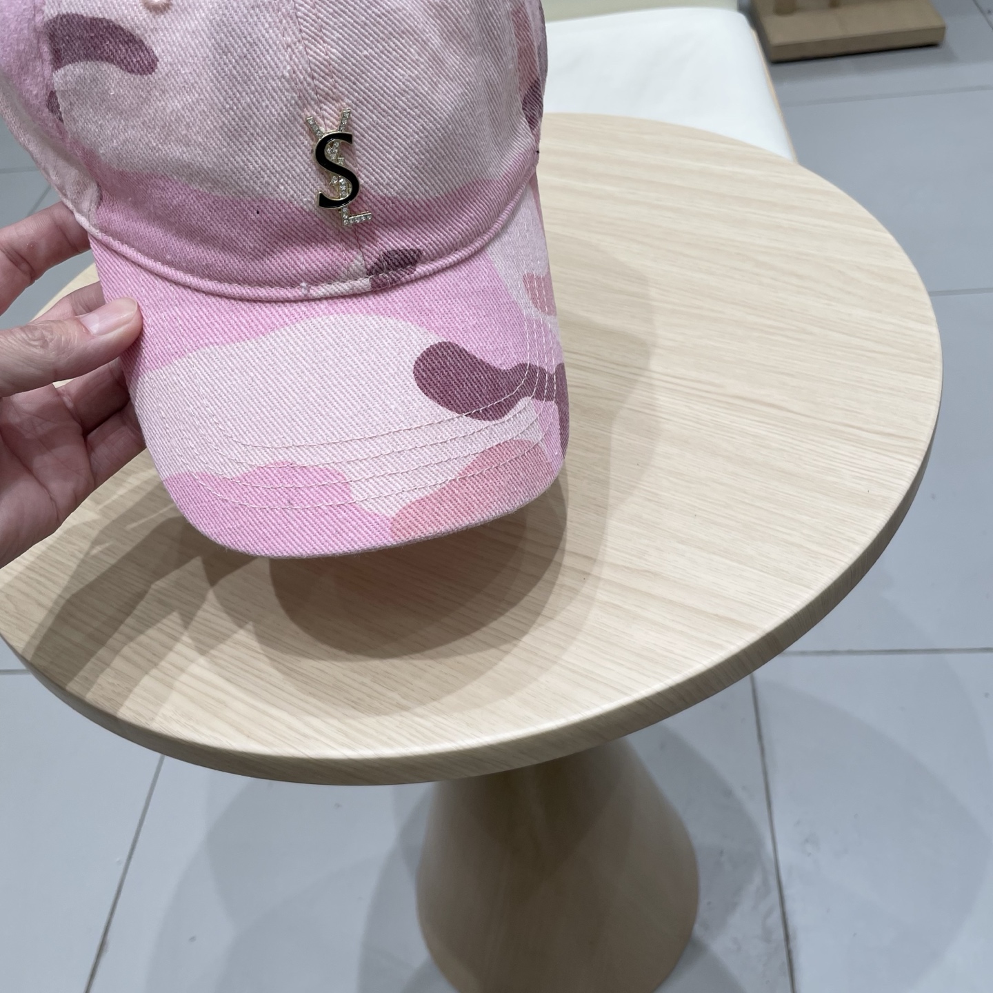 St. Roland’s Pink Hat Girl in Wide-Fashioned Cap for Autumn and Winter - 图片 4