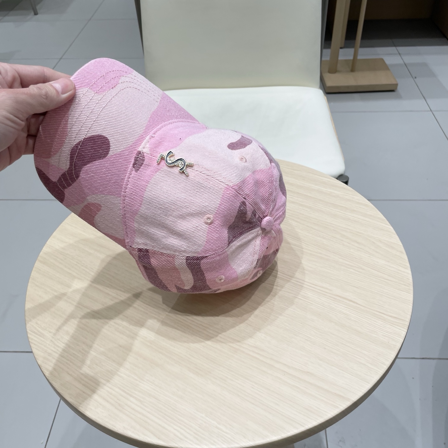St. Roland’s Pink Hat Girl in Wide-Fashioned Cap for Autumn and Winter - 图片 6