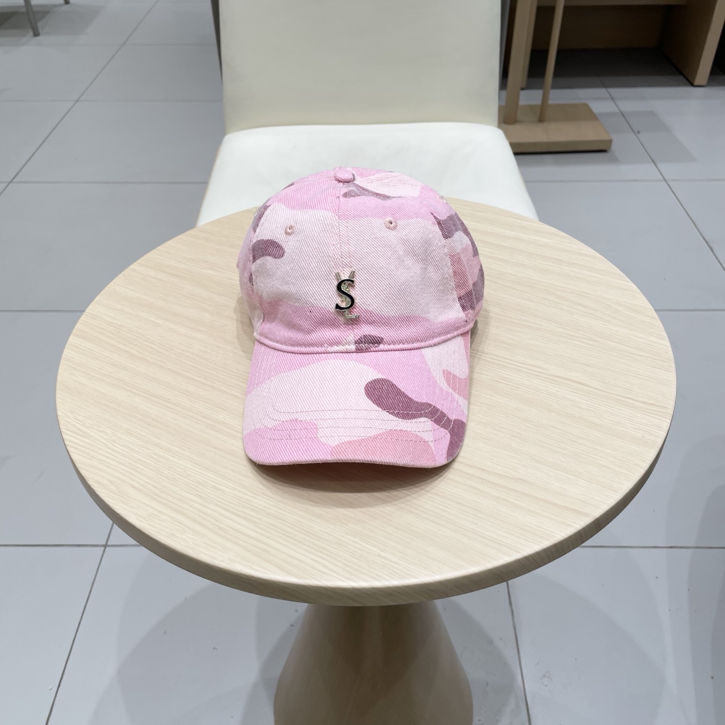 St. Roland’s Pink Hat Girl in Wide-Fashioned Cap for Autumn and Winter - 图片 1