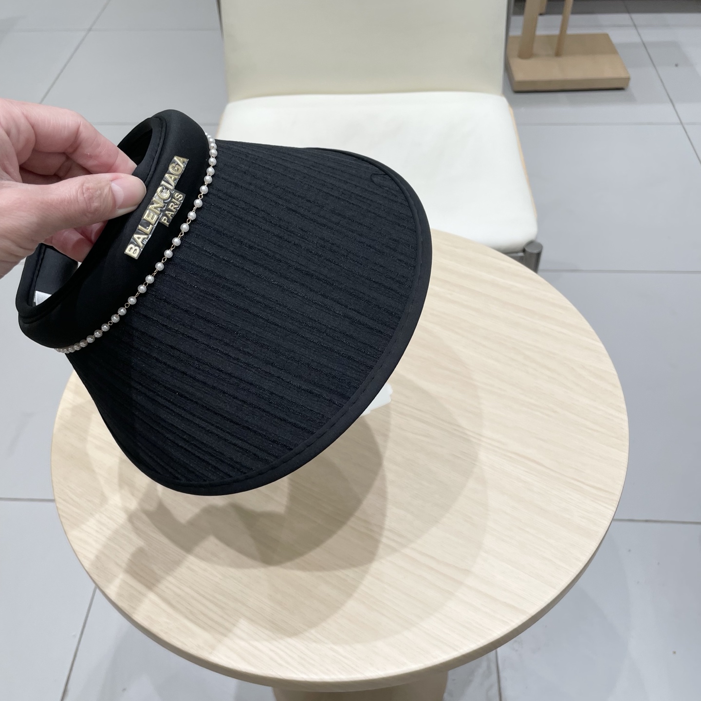   巴黎世家2025春夏女遮阳小香风珍珠空顶发箍帽户外遮阳帽百搭太阳帽