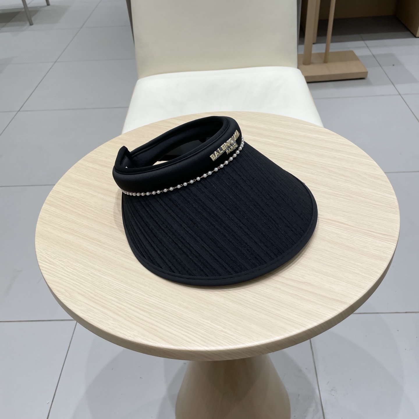   巴黎世家2025春夏女遮阳小香风珍珠空顶发箍帽户外遮阳帽百搭太阳帽