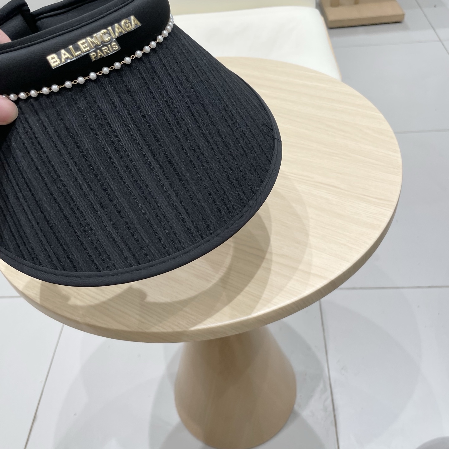   巴黎世家2025春夏女遮阳小香风珍珠空顶发箍帽户外遮阳帽百搭太阳帽