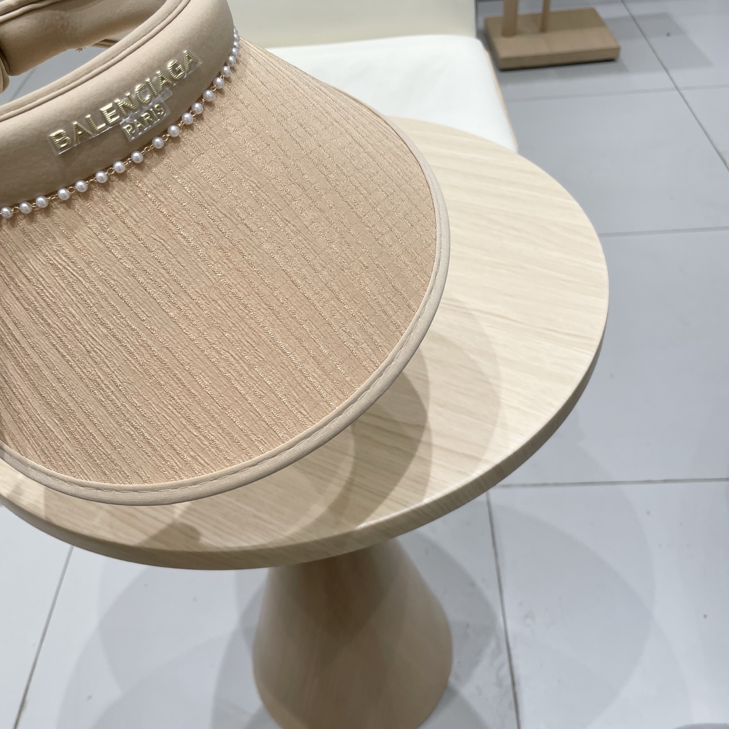P105 THE FAMILY OF PARIS 2025, THE LITTLE FRAGRANCE PEARLS, WITH AN OPEN HAT AND A SUNCAP - 图片 7