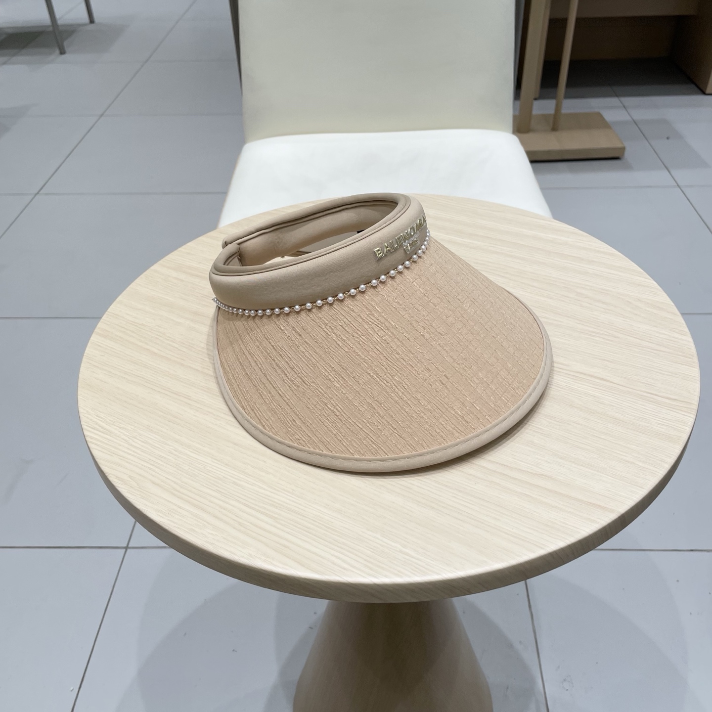 P105 THE FAMILY OF PARIS 2025, THE LITTLE FRAGRANCE PEARLS, WITH AN OPEN HAT AND A SUNCAP - 图片 6