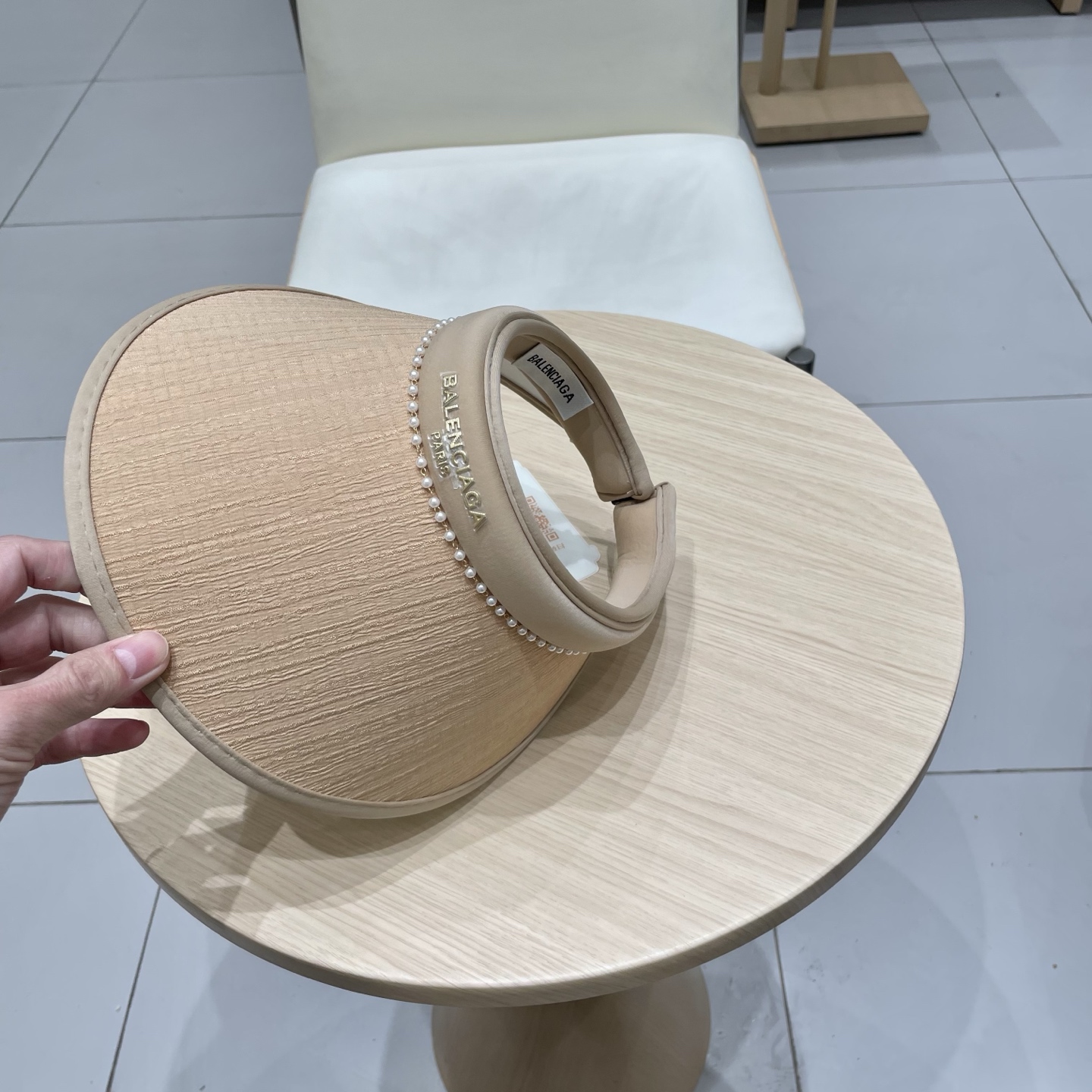   巴黎世家2025春夏女遮阳小香风珍珠空顶发箍帽户外遮阳帽百搭太阳帽