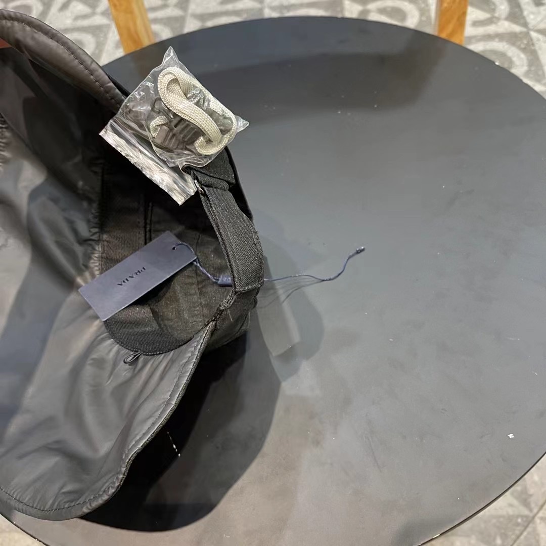 普拉达Prada新款春夏季防晒透气纯色简约空顶帽女遮阳大沿可调节帽子