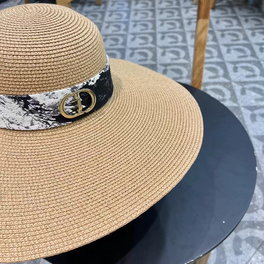 DIOR迪奥草帽❤️2026新款款圆大檐草礼帽草帽[爱心][爱心]做工细节精细，简约大方，百搭单品～出街