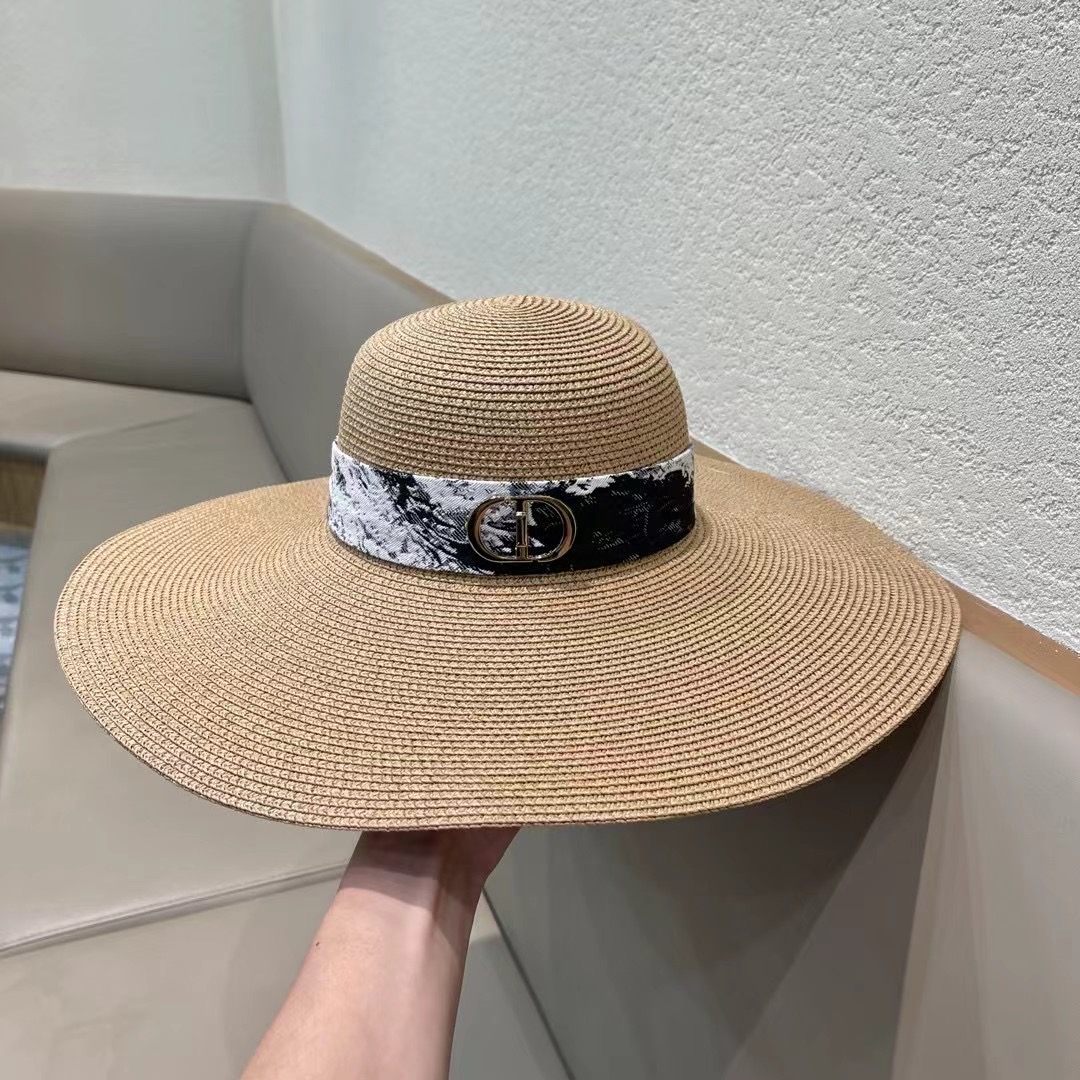 DIOR迪奥草帽❤️2026新款款圆大檐草礼帽草帽[爱心][爱心]做工细节精细，简约大方，百搭单品～出街