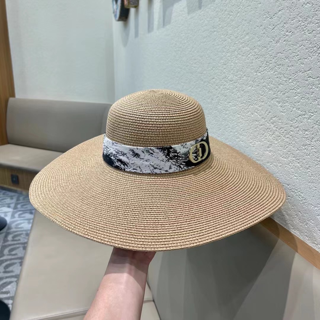 DIOR迪奥草帽❤️2026新款款圆大檐草礼帽草帽[爱心][爱心]做工细节精细，简约大方，百搭单品～出街