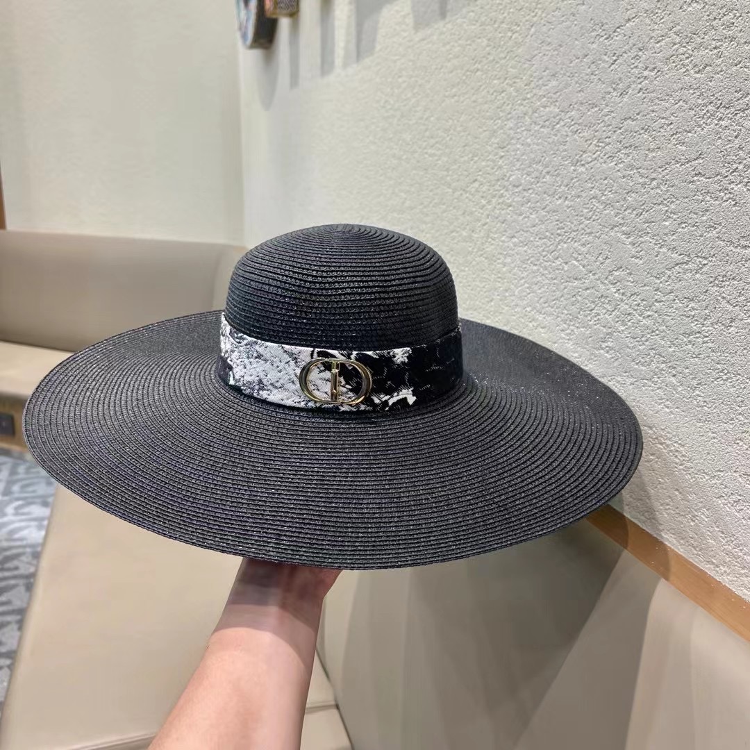 DIOR迪奥草帽❤️2026新款款圆大檐草礼帽草帽[爱心][爱心]做工细节精细，简约大方，百搭单品～出街