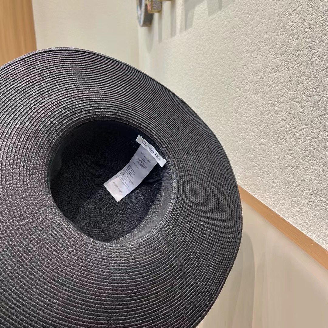 DIOR迪奥草帽❤️2026新款款圆大檐草礼帽草帽[爱心][爱心]做工细节精细，简约大方，百搭单品～出街