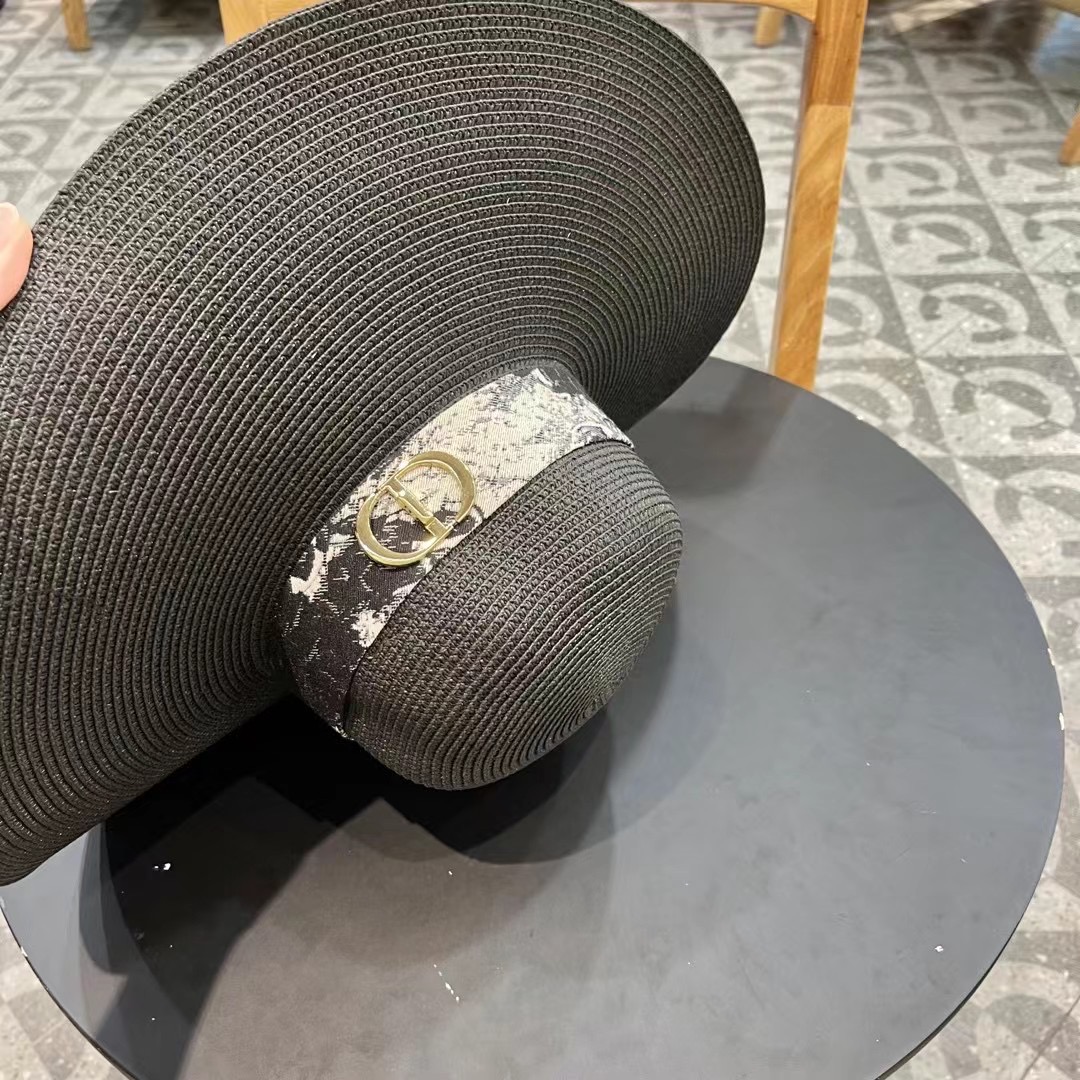 DIOR迪奥草帽❤️2026新款款圆大檐草礼帽草帽[爱心][爱心]做工细节精细，简约大方，百搭单品～出街