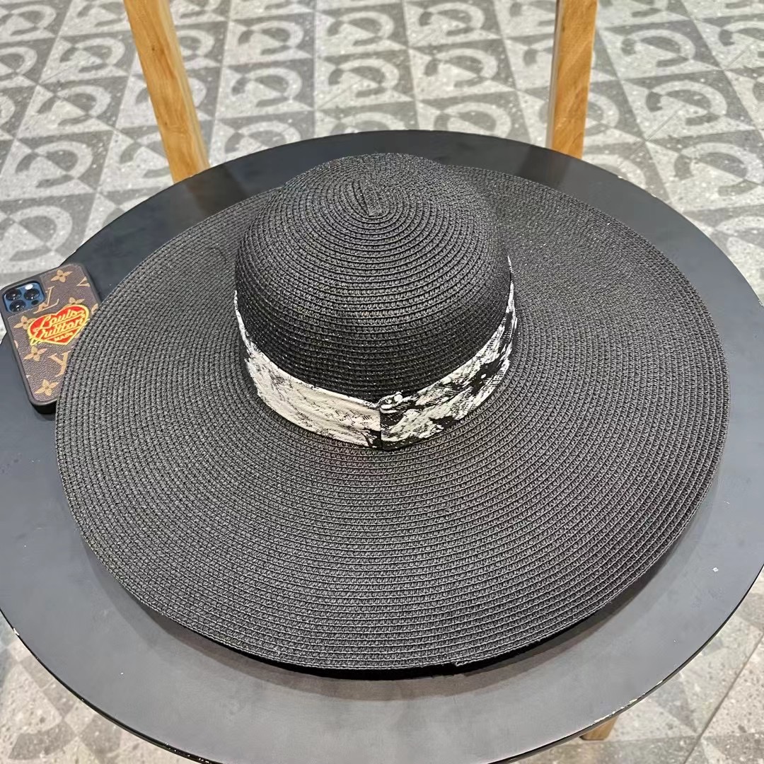 DIOR迪奥草帽❤️2026新款款圆大檐草礼帽草帽[爱心][爱心]做工细节精细，简约大方，百搭单品～出街
