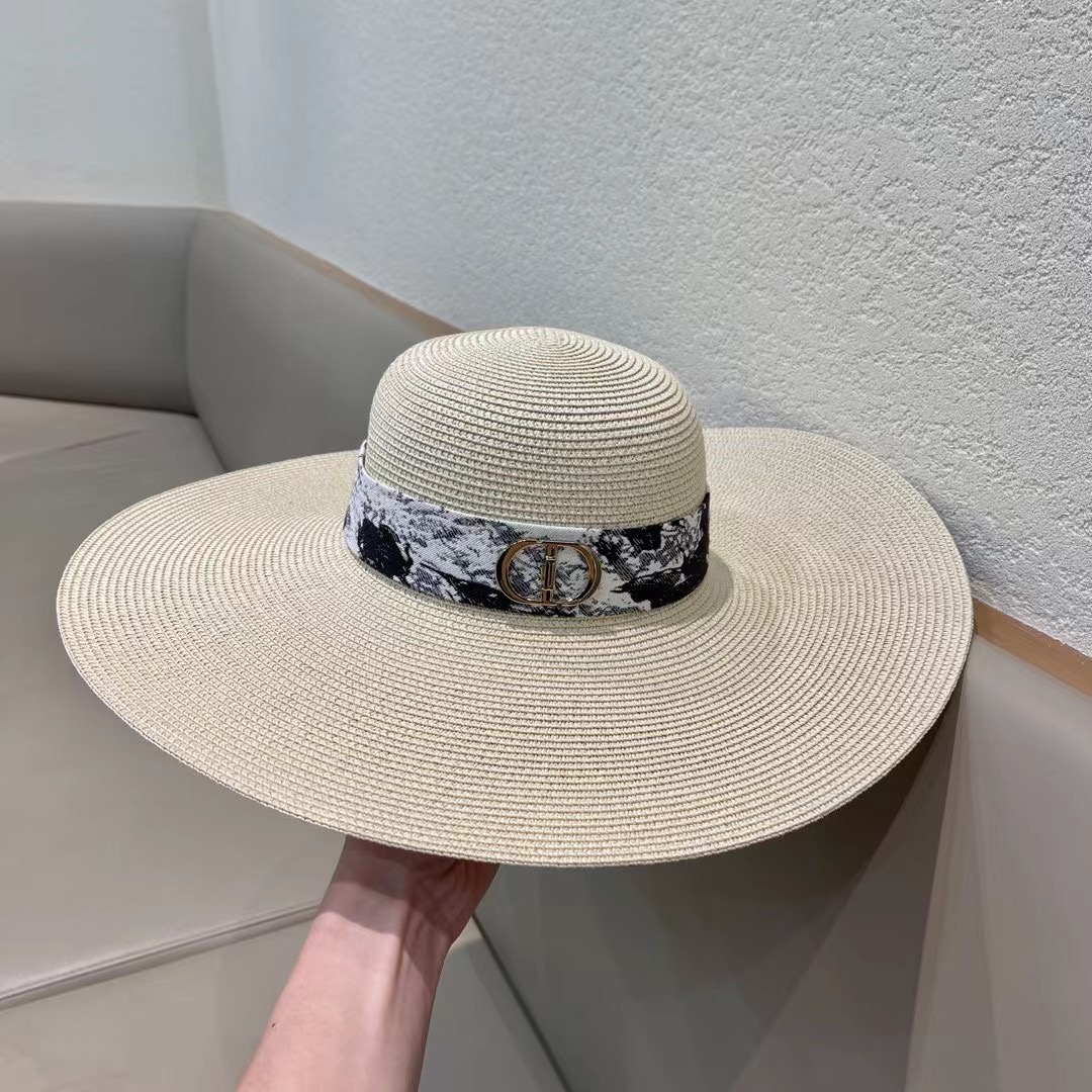 DIOR迪奥草帽❤️2026新款款圆大檐草礼帽草帽[爱心][爱心]做工细节精细，简约大方，百搭单品～出街