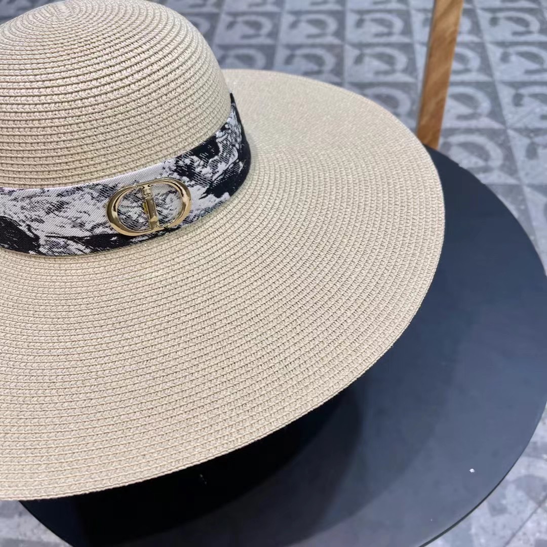 DIOR迪奥草帽❤️2026新款款圆大檐草礼帽草帽[爱心][爱心]做工细节精细，简约大方，百搭单品～出街