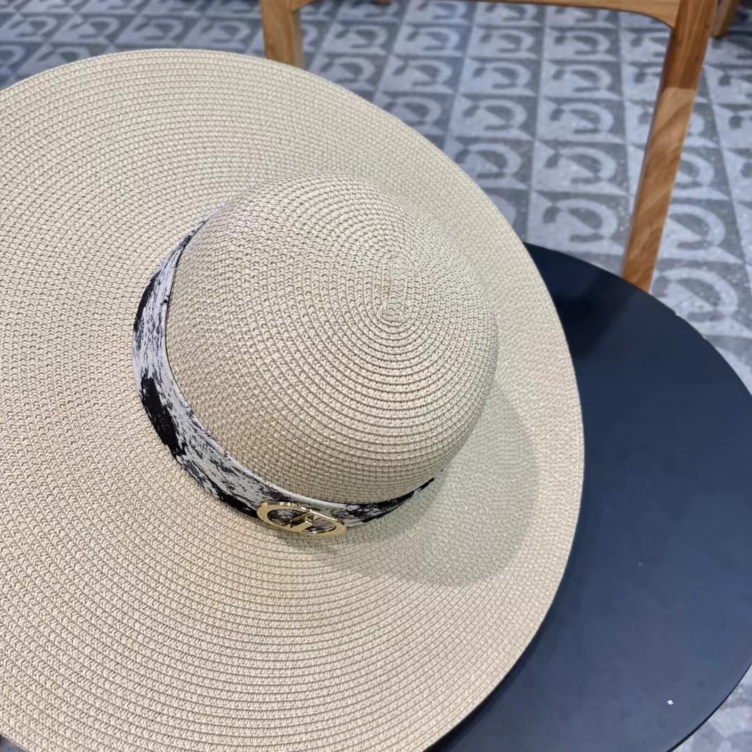 DIOR迪奥草帽❤️2026新款款圆大檐草礼帽草帽[爱心][爱心]做工细节精细，简约大方，百搭单品～出街