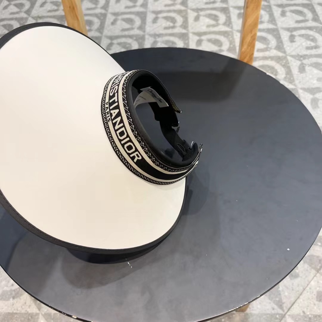 迪奥  春夏超细装饰空顶帽 超🉑空顶系列，颜色妥妥，轻便携带！小仙女🧚人手必备