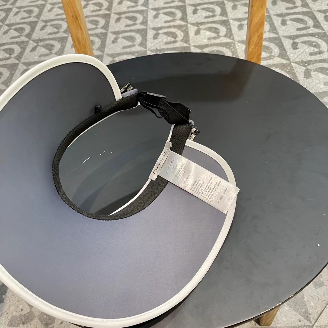 迪奥  春夏超细装饰空顶帽 超🉑空顶系列，颜色妥妥，轻便携带！小仙女🧚人手必备