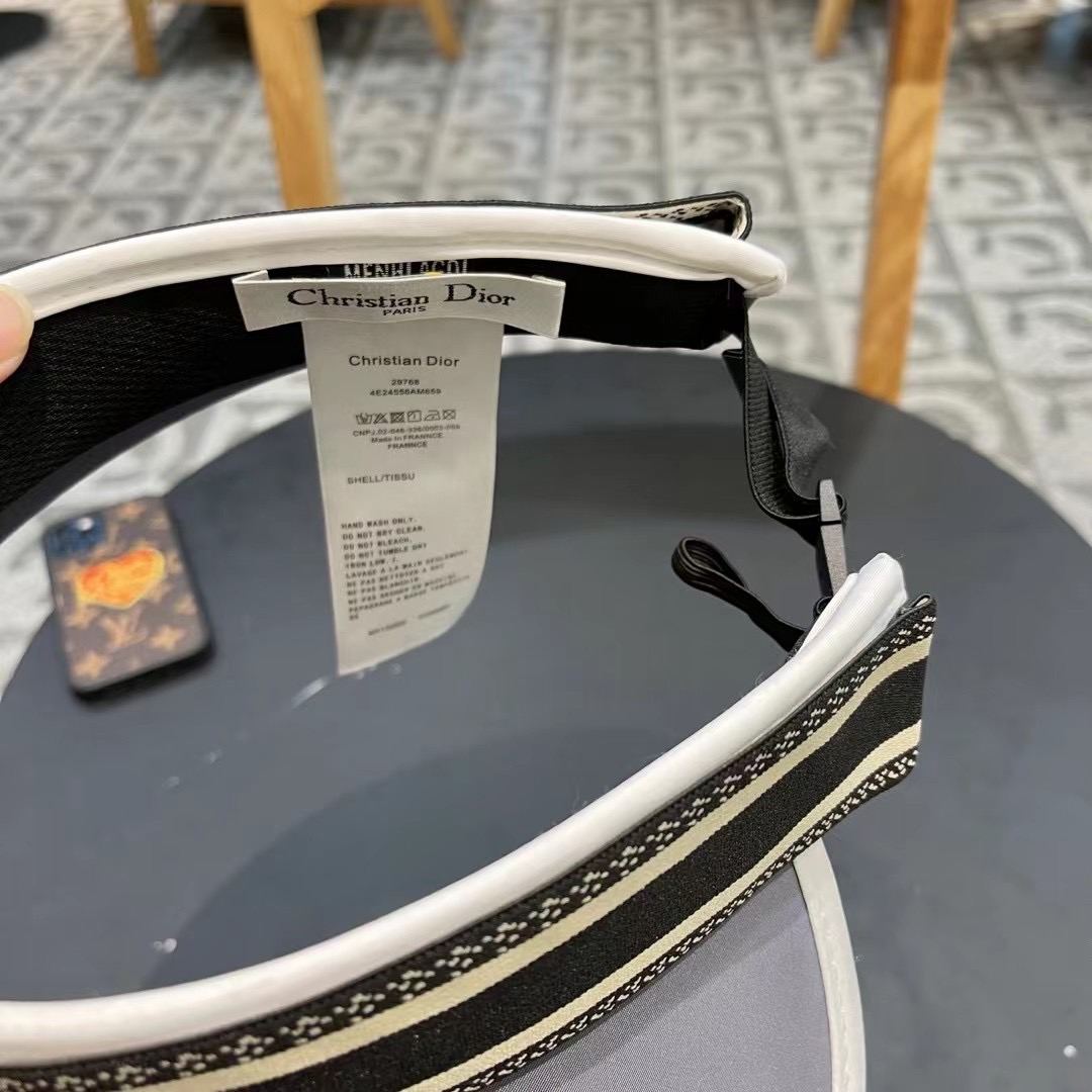 迪奥  春夏超细装饰空顶帽 超🉑空顶系列，颜色妥妥，轻便携带！小仙女🧚人手必备