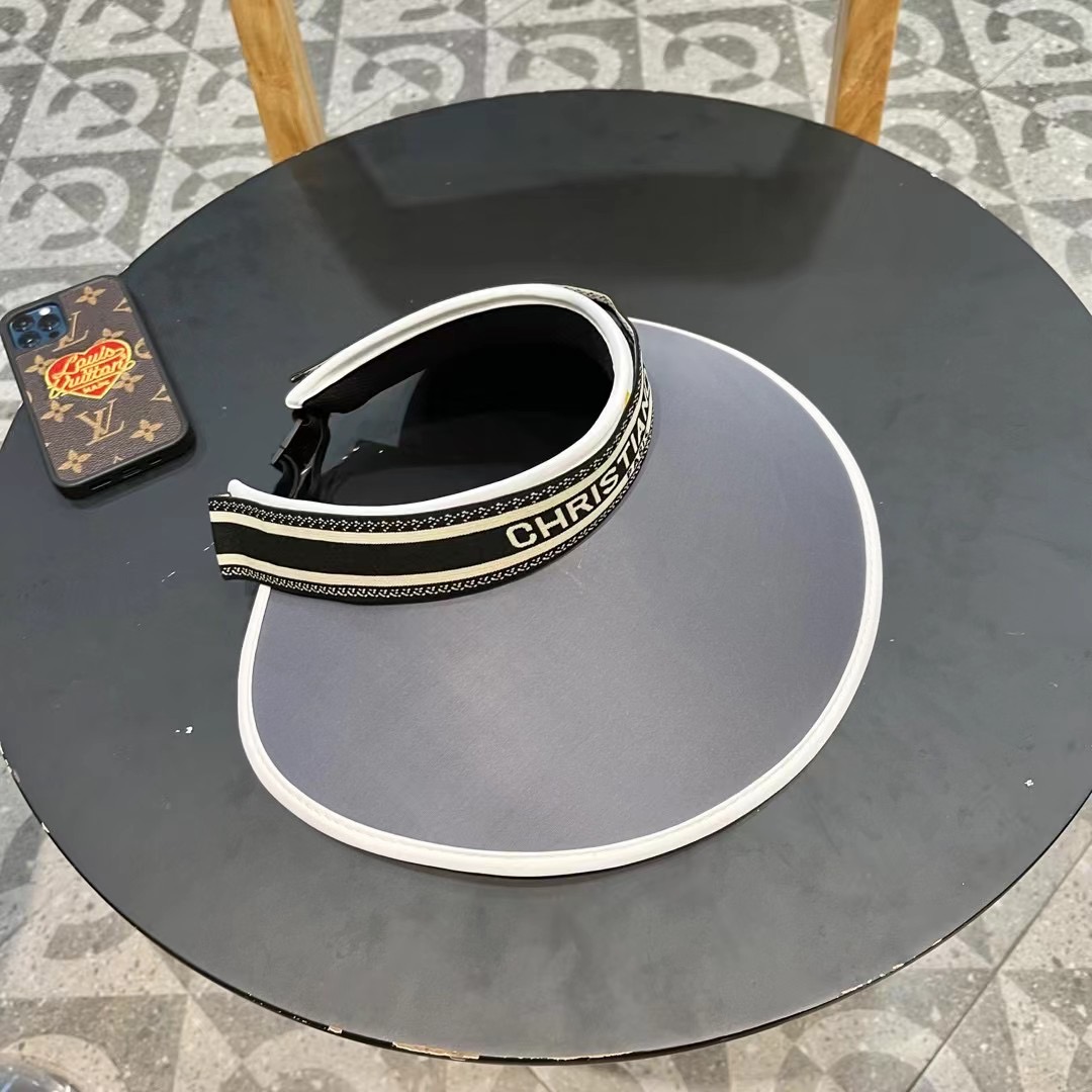 迪奥  春夏超细装饰空顶帽 超🉑空顶系列，颜色妥妥，轻便携带！小仙女🧚人手必备