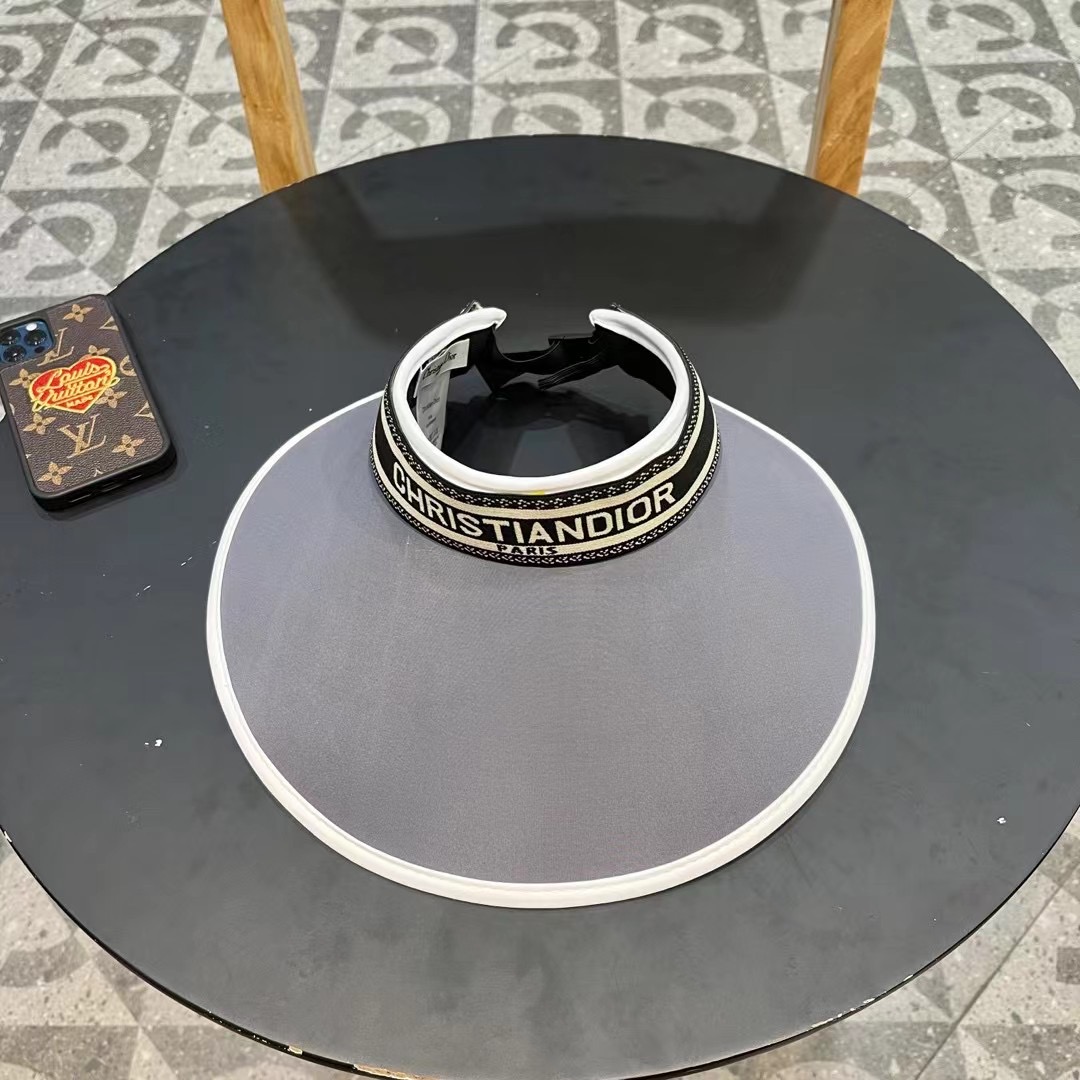 迪奥  春夏超细装饰空顶帽 超🉑空顶系列，颜色妥妥，轻便携带！小仙女🧚人手必备