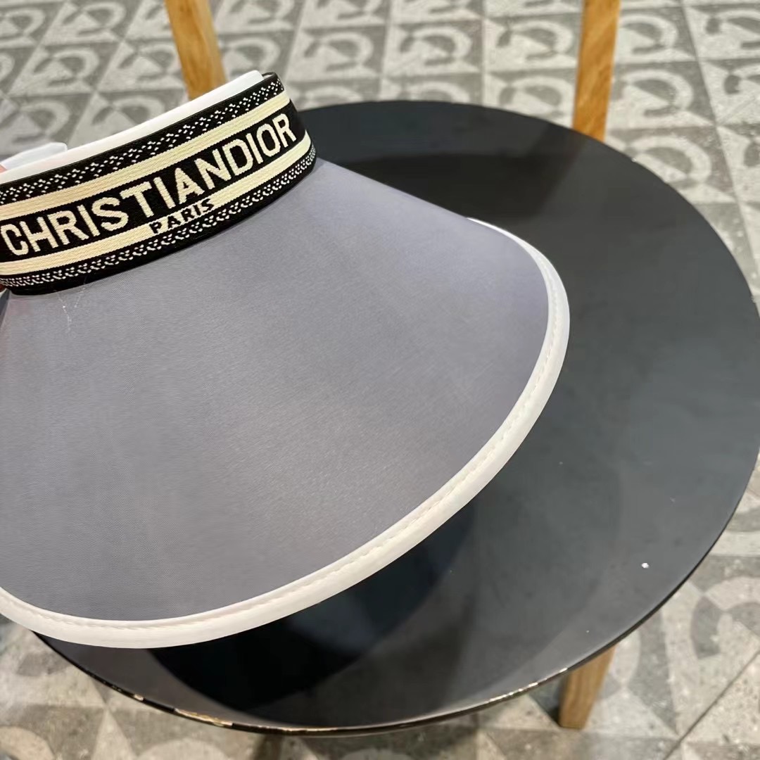 迪奥  春夏超细装饰空顶帽 超🉑空顶系列，颜色妥妥，轻便携带！小仙女🧚人手必备