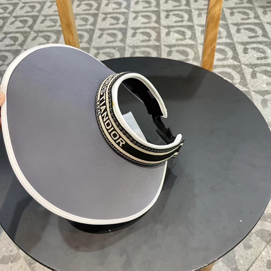 迪奥  春夏超细装饰空顶帽 超🉑空顶系列，颜色妥妥，轻便携带！小仙女🧚人手必备