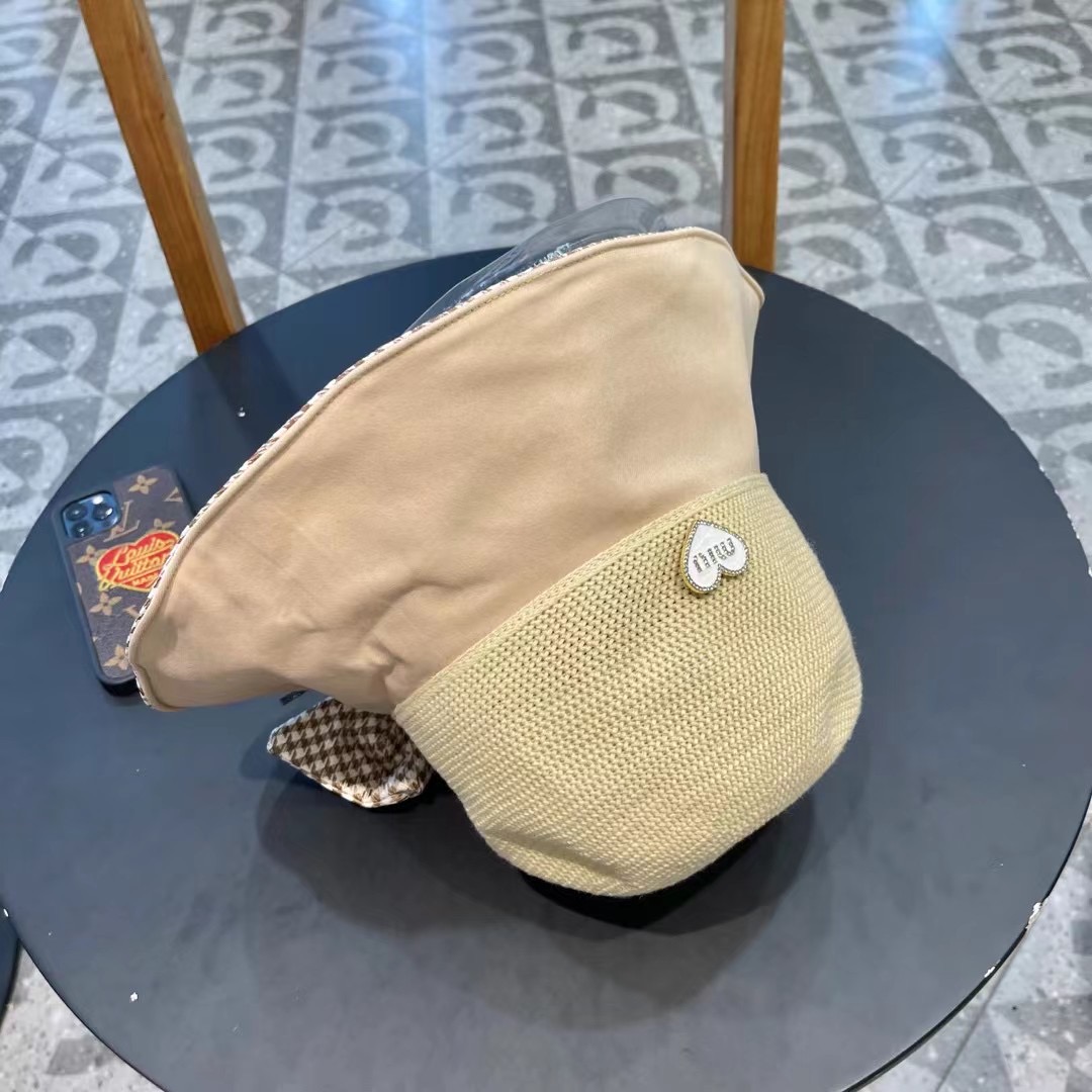  【MIUMIU缪缪】新款
拼接材质简约小桶帽渔夫帽，夏季出街单品
新款出街