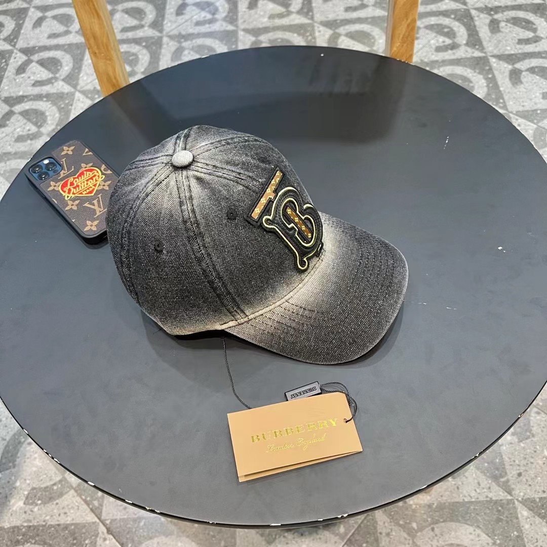  巴宝莉 渐变牛仔棒球帽，大牌同步，超好搭配，出货！