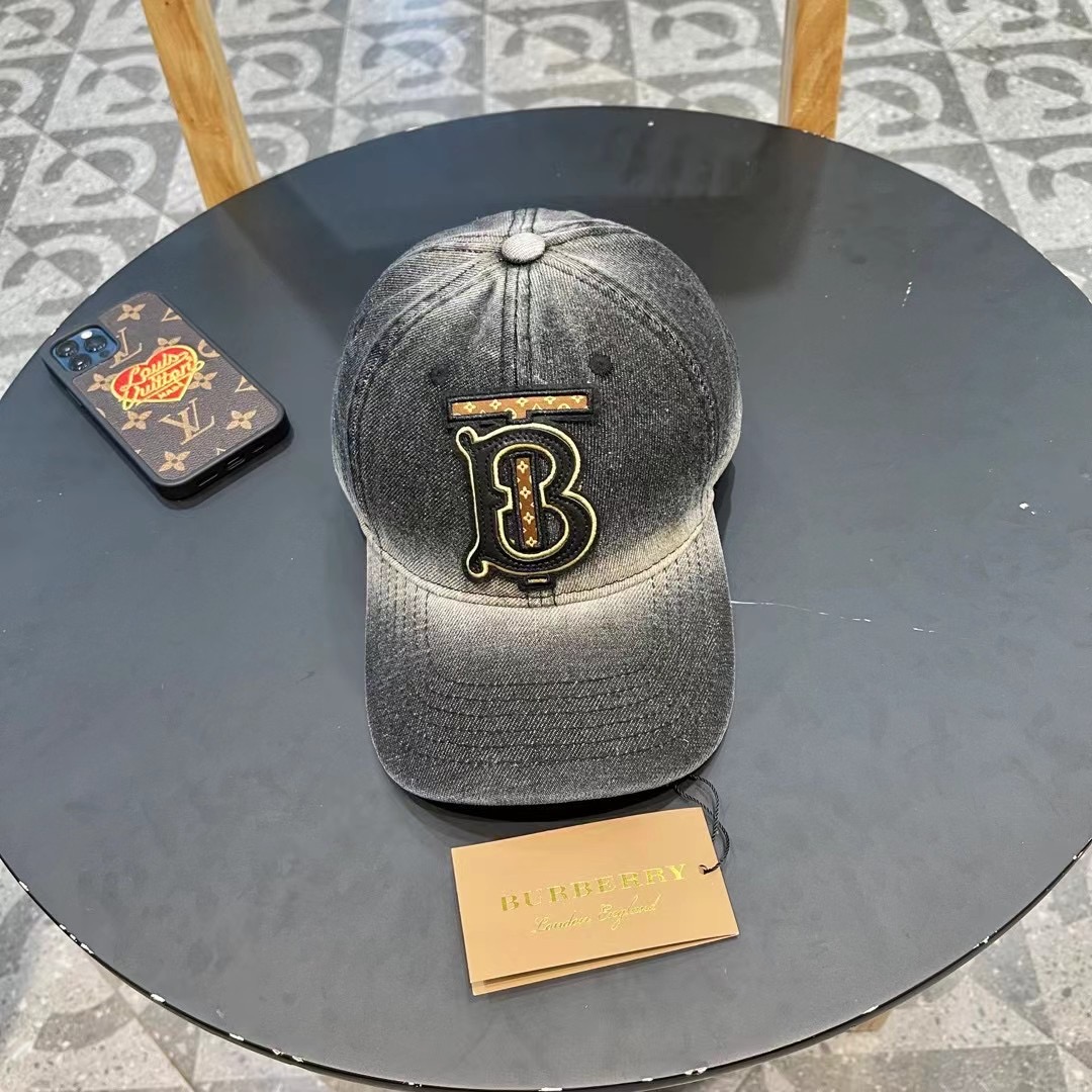  巴宝莉 渐变牛仔棒球帽，大牌同步，超好搭配，出货！