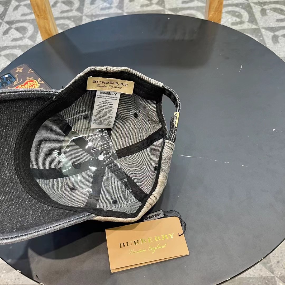  巴宝莉 渐变牛仔棒球帽，大牌同步，超好搭配，出货！