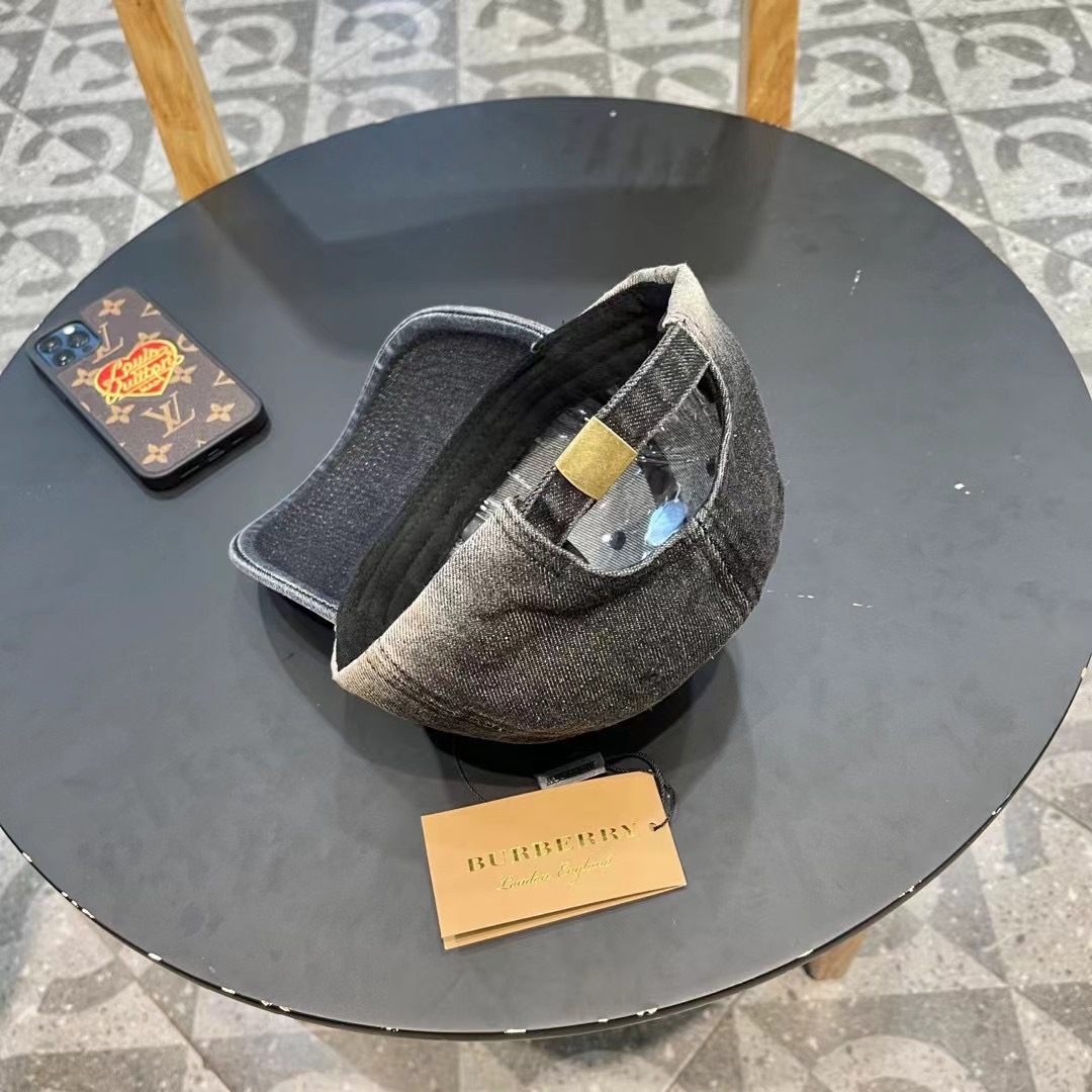  巴宝莉 渐变牛仔棒球帽，大牌同步，超好搭配，出货！